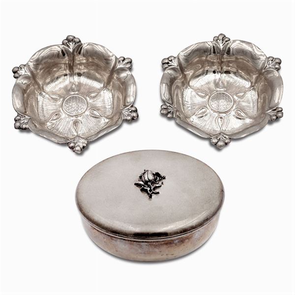 Group of silver objects (3)
