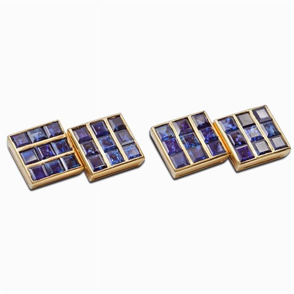 18kt gold cufflinks with sapphires