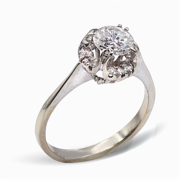 Anello solitario con un diamante ct 0,85 circa