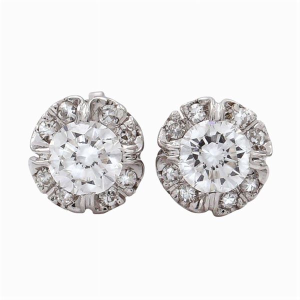 18kt white gold earrings with two diamonds