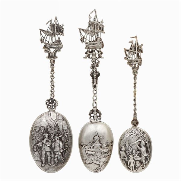 Group of silver wedding cutlery (3)