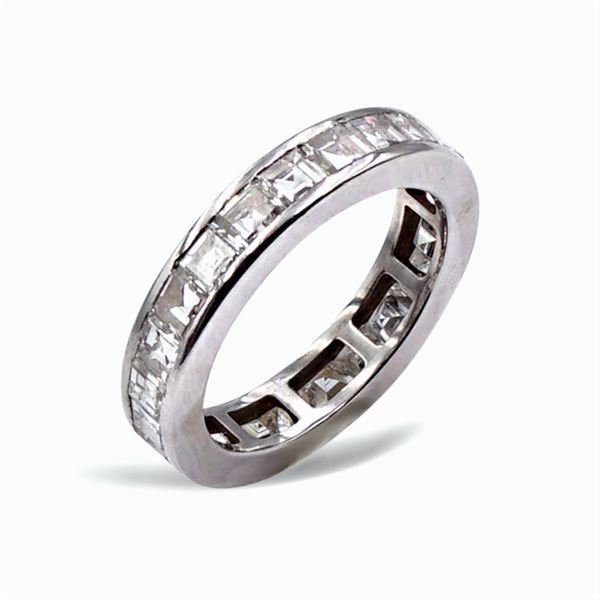 18kt white gold and diamond band ring