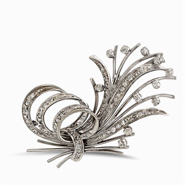 Spilla a motivo floreale in oro bianco 18kt  (anni 50/60)  - Asta ARGENTI & L'ARTE DELLA TAVOLA - III - Colasanti Casa d'Aste