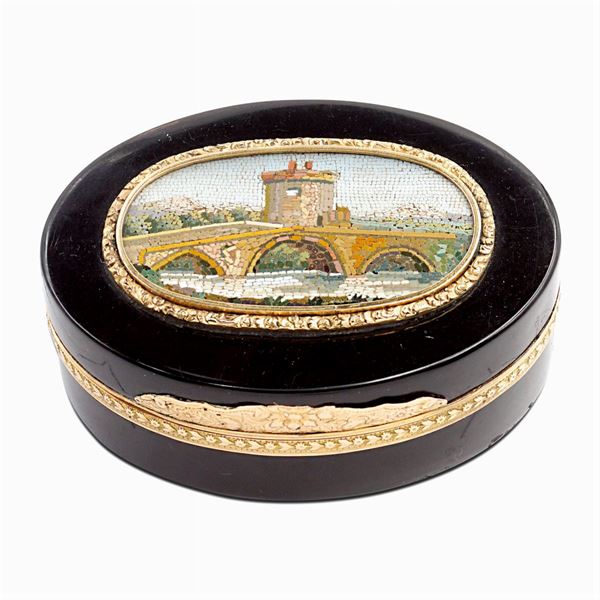 Gold, micromosaic and lacquer snuff box