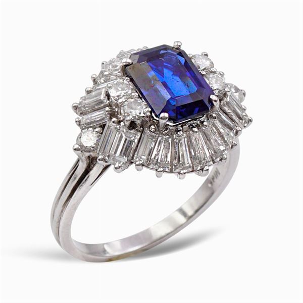 Anello in platino con zaffiro ct 2,50 circa