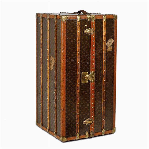 Louis Vuitton vintage, wardrobe trunk (France, 1930 circa) - Auction FINE  SILVER & THE ART OF THE TABLE - III - Colasanti Casa d'Aste