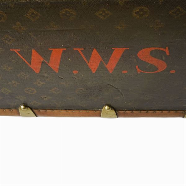Louis Vuitton vintage, wardrobe trunk (France, 1930 circa) - Auction FINE  SILVER & THE ART OF THE TABLE - III - Colasanti Casa d'Aste