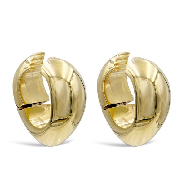 Pomellato, Iconica Bold model earrings