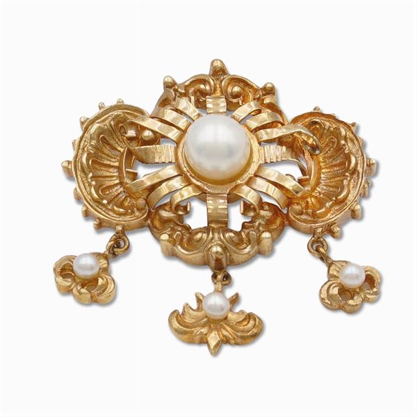 18kt gold brooch