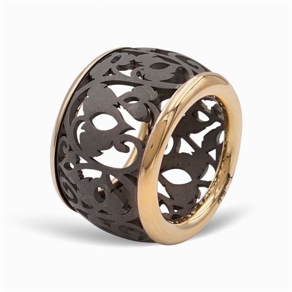 Pomellato, anello modello Arabesque Noir
