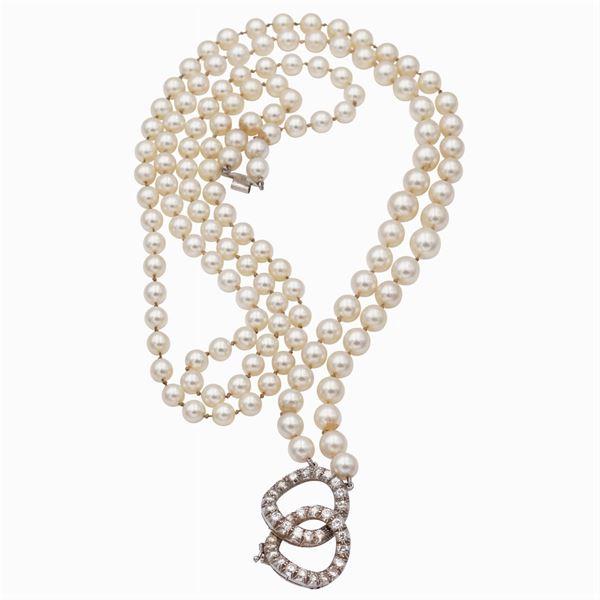 Necklace with two strands of cultured pearls