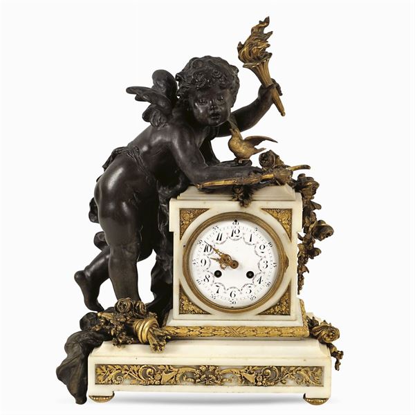 Orologio da tavolo in marmo bianco, bronzo brunito e dorato  (Francia, XIX Sec.)  - Asta DIPINTI ANTICHI DA UNA PRESTIGIOSA DIMORA ROMANA - I - Colasanti Casa d'Aste