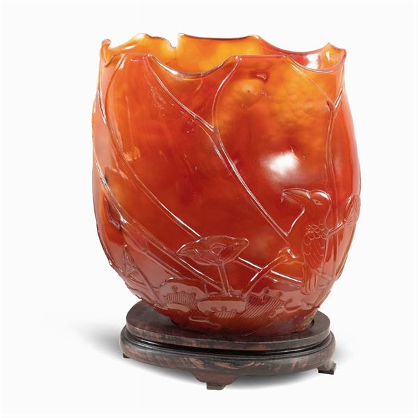 Variegated agate vase
