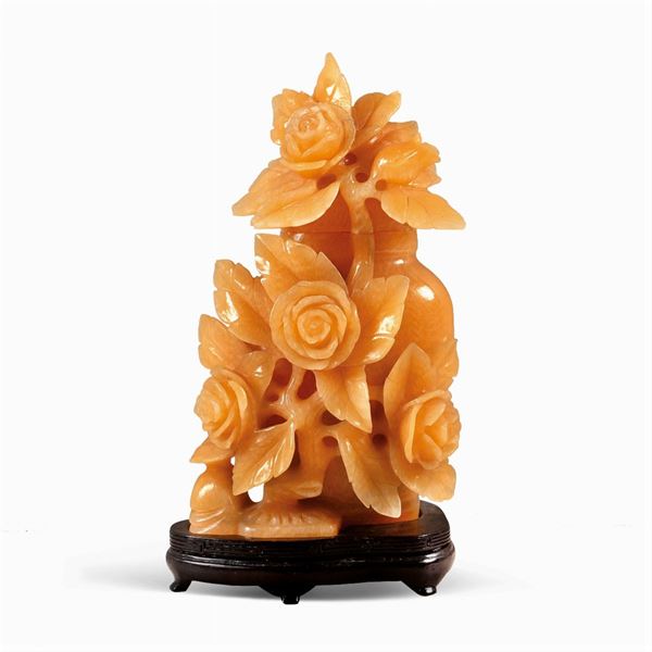 Agate vase with lid