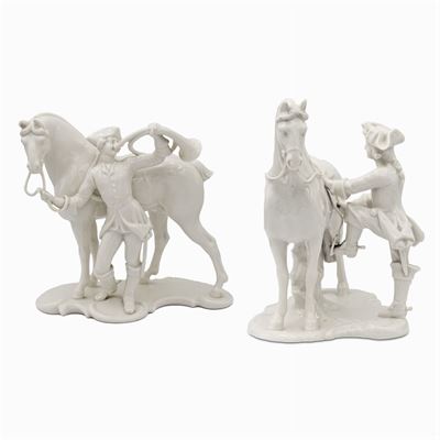 Coppia di Sculture in Porcellana Bianca