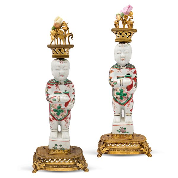 Coppia di figure  in porcellana policroma  (Cina, XIX Sec.)  - Asta DIPINTI E ARREDI DA VILLA SAMINIATI  - Colasanti Casa d'Aste