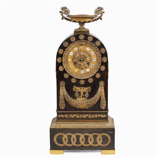 Orologio da tavolo in bronzo dorato e patinato