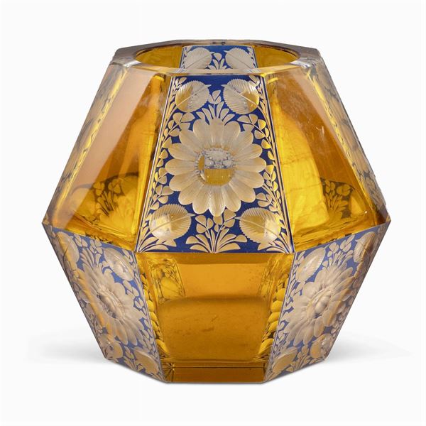Vaso in cristallo molato  (Boemia, XIX-XX Sec.)  - Asta DIPINTI ANTICHI DA UNA PRESTIGIOSA DIMORA ROMANA - I - Colasanti Casa d'Aste