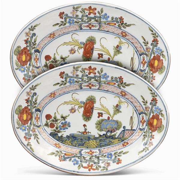 Pair of oval polychrome majolica trays  (Ferniani manifacture, Faenza late 18th century)  - Auction OLD MASTER AND 19TH CENTURY PAINTINGS - I - Colasanti Casa d'Aste