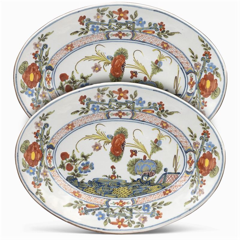 Coppia di Vassoi Ovali in Maiolica Policroma