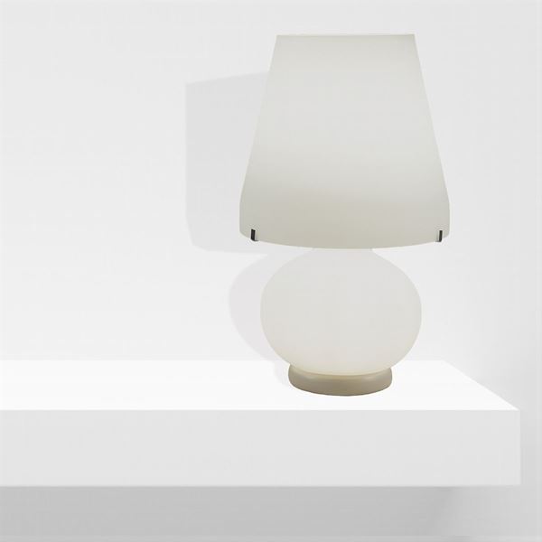Lampada da tavolo in vetro lattimo