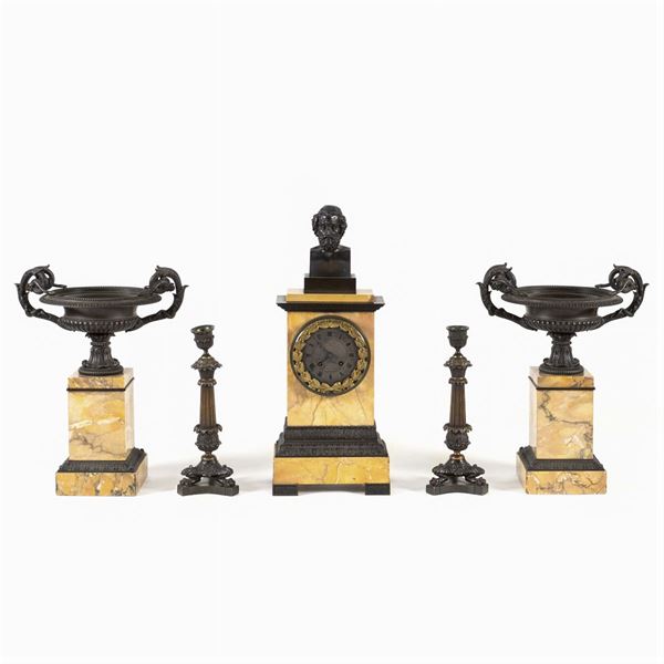 Set da camino in bronzo brunito e marmo giallo  (Francia, XIX Sec.)  - Asta DIPINTI ANTICHI DA UNA PRESTIGIOSA DIMORA ROMANA - I - Colasanti Casa d'Aste