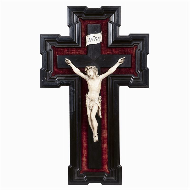 Crocifisso in Legno con Cristo in Avorio
