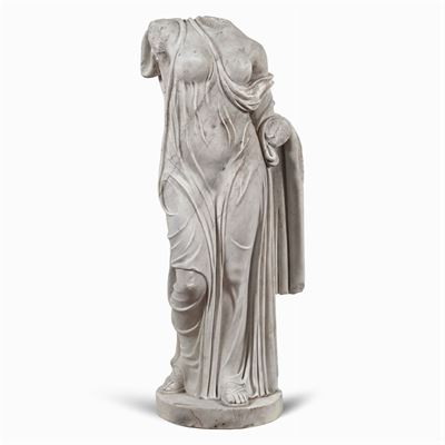 Scultura Femminile in Marmo Bianco