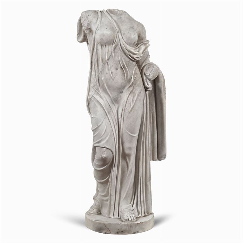 Scultura Femminile in Marmo Bianco