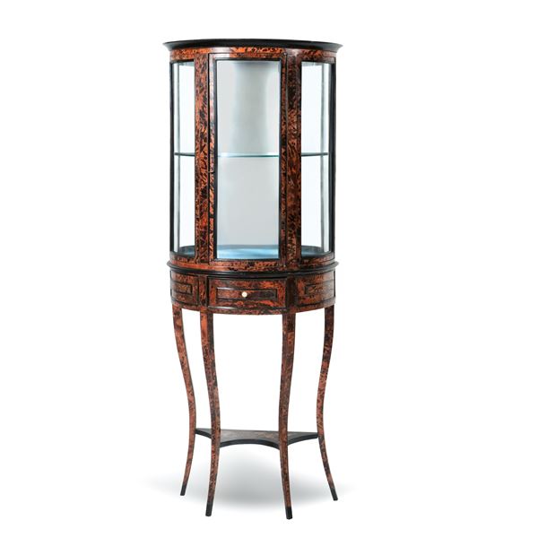 Vetrina demilune in legno decorato
