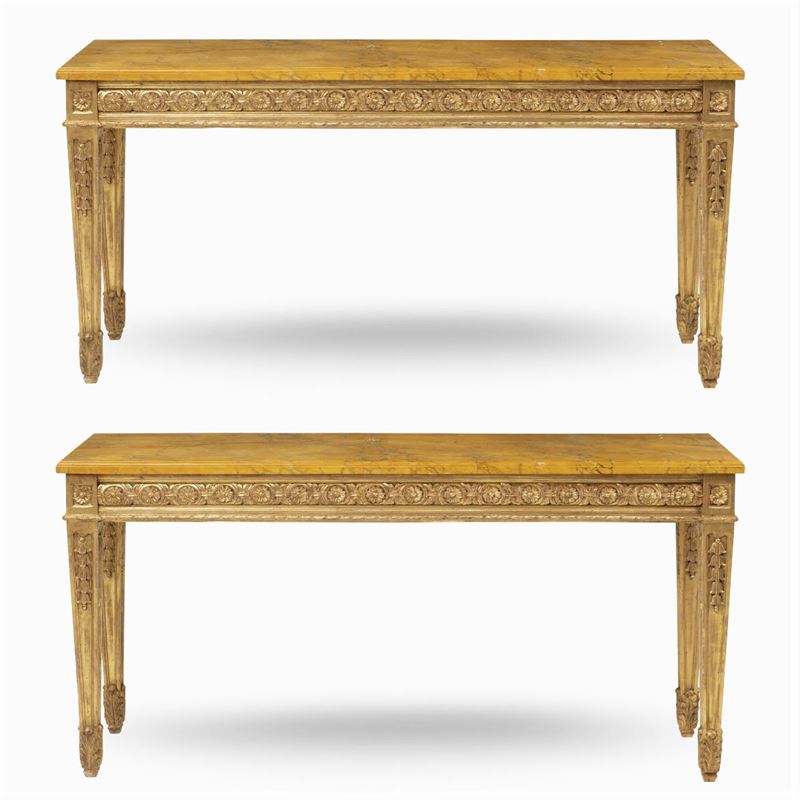 Coppia di Consoles in Legno Dorato