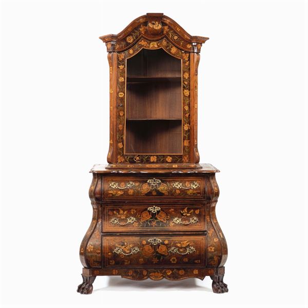 A two-body walnut furniture  (Holland, 18th century)  - Auction OLD MASTER AND 19TH CENTURY PAINTINGS - I - Colasanti Casa d'Aste