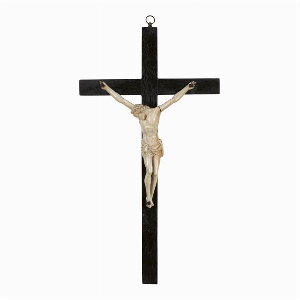 Crocifisso in legno con Cristo in avorio  (Germania, XIX Sec.)  - Asta DIPINTI ANTICHI DA UNA PRESTIGIOSA DIMORA ROMANA - I - Colasanti Casa d'Aste