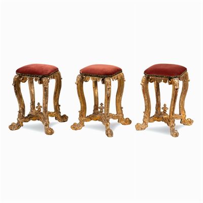 Tre Sgabelli in Legno Dorato ed Intagliato