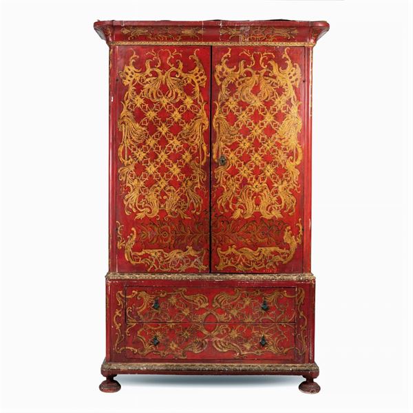 Credenza a due corpi in legno laccato rosso