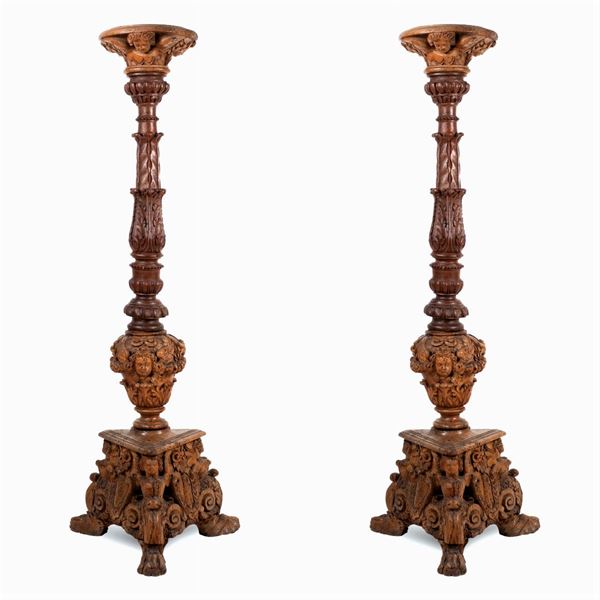Coppia di torcieri in legno