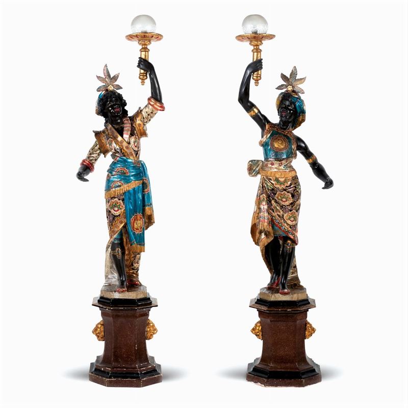 Coppia di Sculture in Legno Ebanizato, Laccato e Dorato