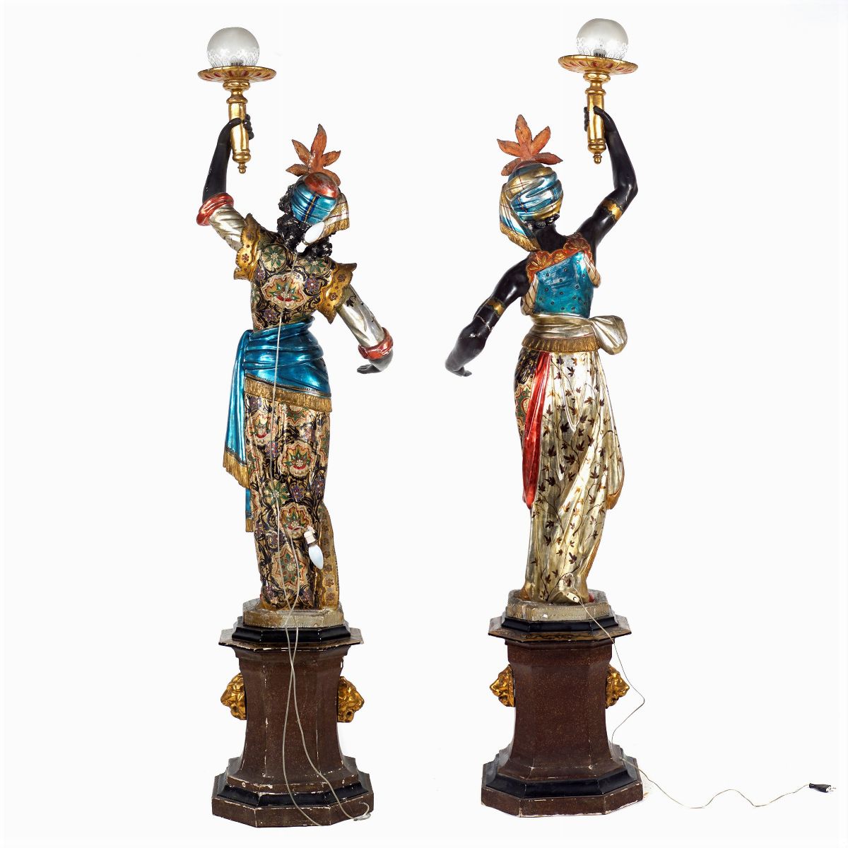 Coppia di Sculture in Legno Ebanizato, Laccato e Dorato