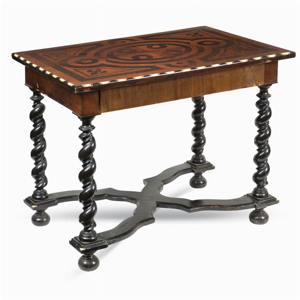 Amaranth centre table