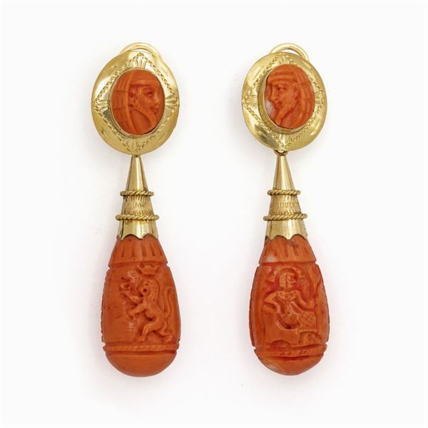 18kt yellow gold and coral  pendant earrings