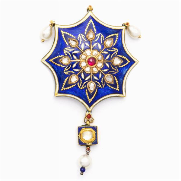 Pendente in oro e argento decorato con smalto blu  (India, XX Sec.)  - Asta Gioielli Orologi e Fashion Vintage - Colasanti Casa d'Aste