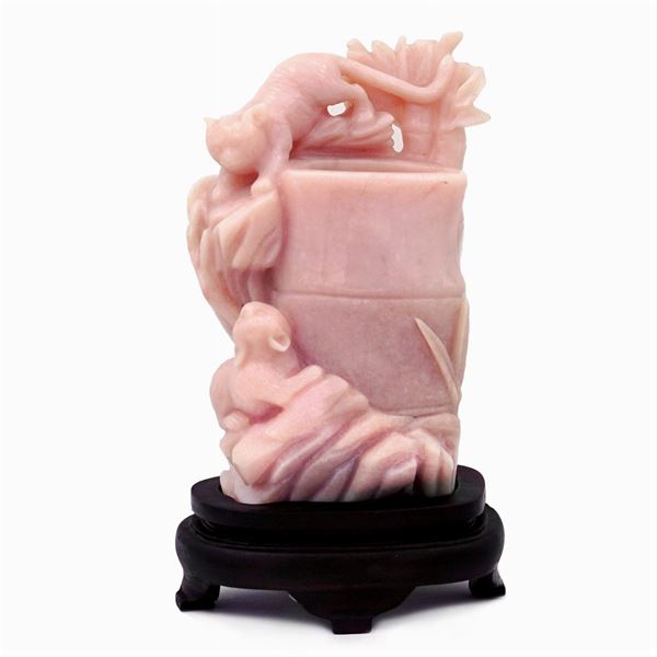 Pink quartz vase