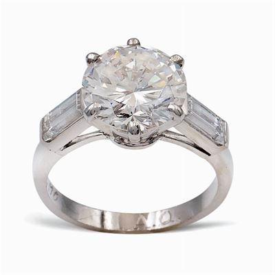 Anello Solitario in Platino con un Diamante Taglio Brillante Ct 2,70