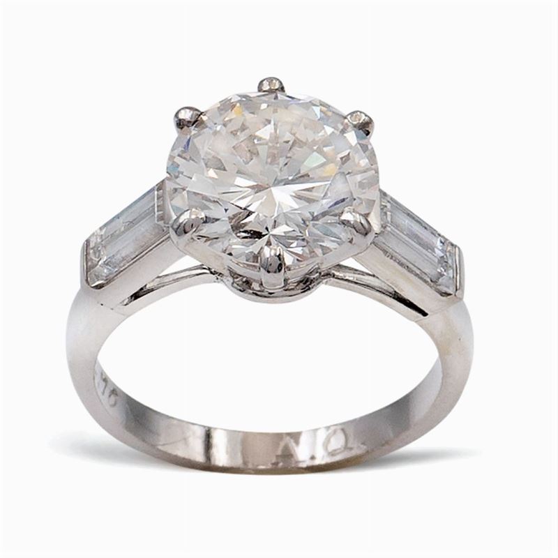 Anello Solitario in Platino con un Diamante Taglio Brillante Ct 2,70