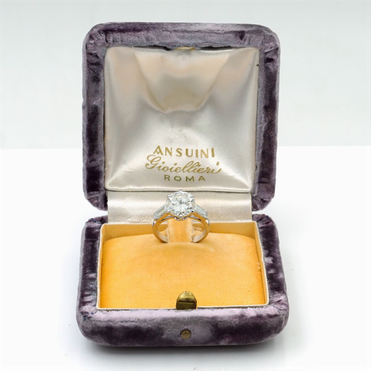 Anello Solitario in Platino con un Diamante Taglio Brillante Ct 2,70