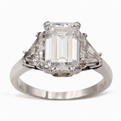 Anello Solitario con un Diamante Taglio Smeraldo Ct 2,05