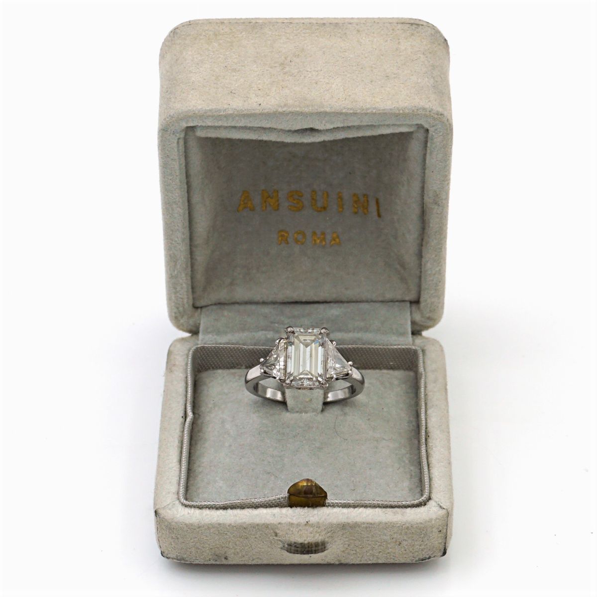 Anello Solitario con un Diamante Taglio Smeraldo Ct 2,05