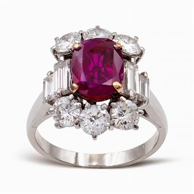 Anello in Oro Bianco 18kt con Rubino Ovale