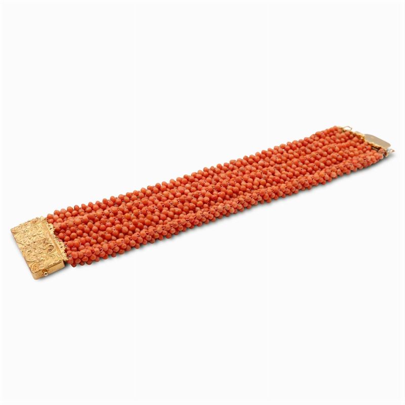 Bracciale a Tessuto in Corallo
