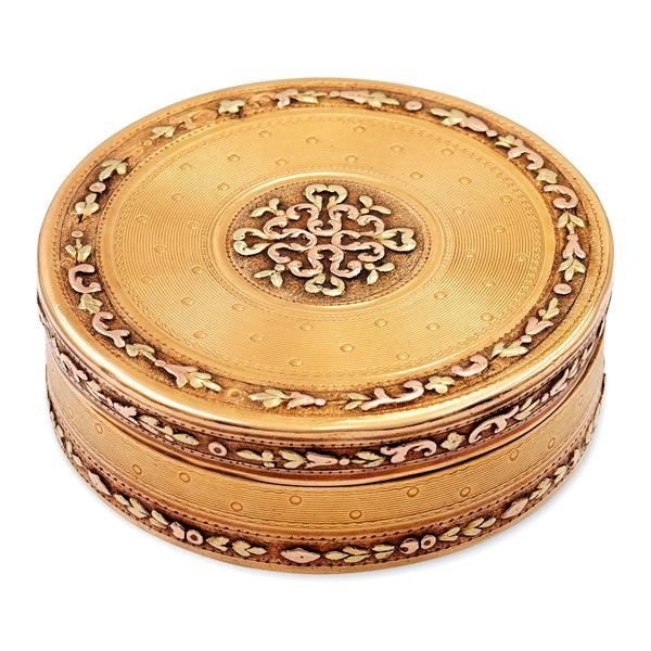 18kt yellow gold circular snuff box